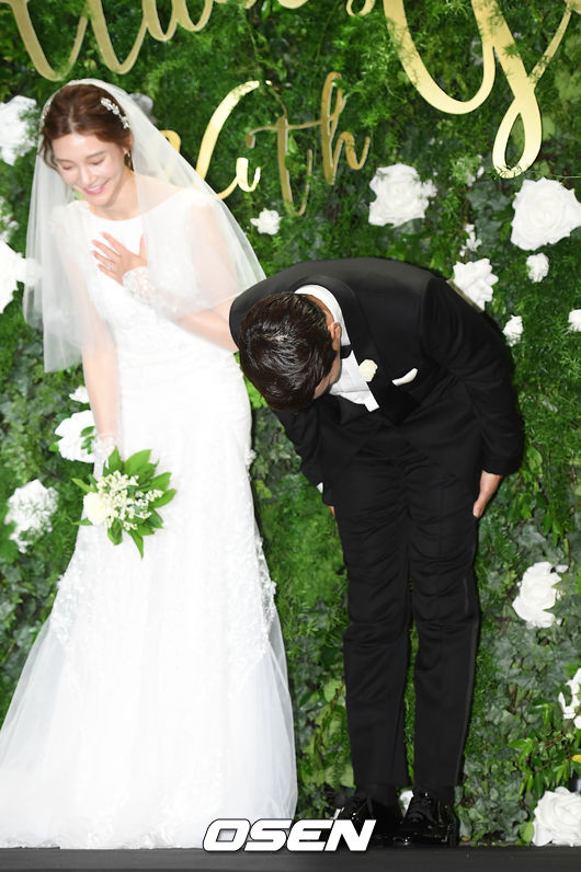 Ngày cưới, mỹ nhân Cha Ye Ryun và tài tử Joo Sang Wook bên nhau amp;#34;ngọt như đườngamp;#34; - 9