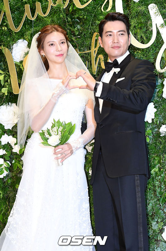 Ngày cưới, mỹ nhân Cha Ye Ryun và tài tử Joo Sang Wook bên nhau amp;#34;ngọt như đườngamp;#34; - 5