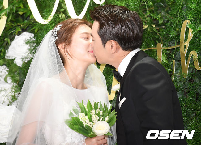 Ngày cưới, mỹ nhân Cha Ye Ryun và tài tử Joo Sang Wook bên nhau amp;#34;ngọt như đườngamp;#34; - 6