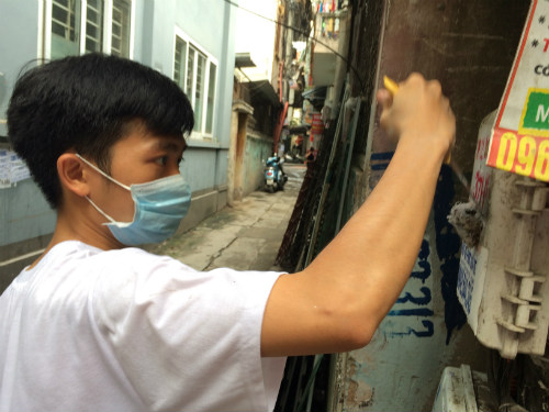 Người đàn ông Mỹ dọn amp;#34;rácamp;#34; quảng cáo, rao vặt tại Hà Nội: “Chúng tôi sẽ không từ bỏ” - 6