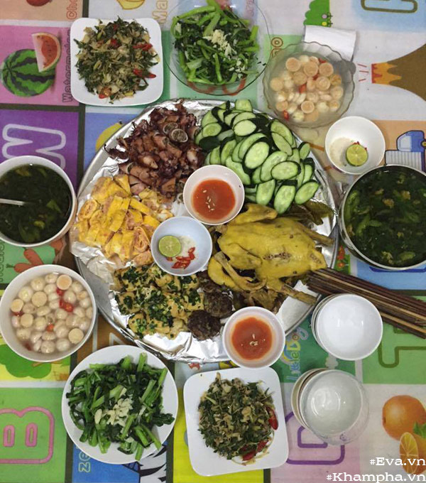 Học chồng vào bếp nấu ăn, có ai ngờ vợ trẻ lại làm được mâm cơm gia đình như vậy - 1