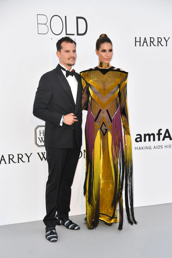 Bên lề Cannes: Cạnh những bộ váy đẹp phát hờn luôn là những bộ cánh tức mắt, đau tim - 11