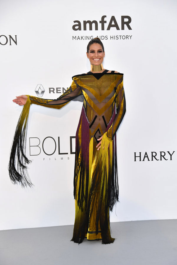 Bên lề Cannes: Cạnh những bộ váy đẹp phát hờn luôn là những bộ cánh tức mắt, đau tim - 10