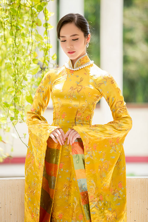 Hoa hậu Thu Hoài đẹp amp;#34;quyền lựcamp;#34; bên Top 5 Hoa hậu Ngọc Quý khi cùng đi nhận giải thưởng - 3