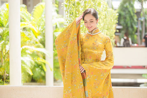 Hoa hậu Thu Hoài đẹp amp;#34;quyền lựcamp;#34; bên Top 5 Hoa hậu Ngọc Quý khi cùng đi nhận giải thưởng - 4