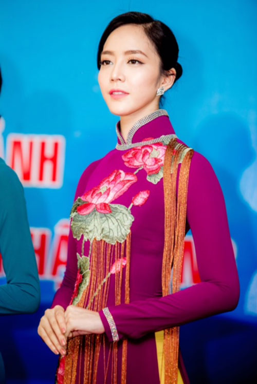 Hoa hậu Thu Hoài đẹp amp;#34;quyền lựcamp;#34; bên Top 5 Hoa hậu Ngọc Quý khi cùng đi nhận giải thưởng - 8