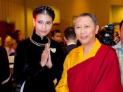 Làng sao - Trương Thị May hồi hộp khi được diện kiến Đức Nhiếp chính vương Nepal
