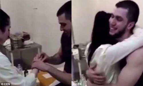 Rửa vết thương ở bụng cho bạn trai, cô gái sửng sốt khi phát hiện ra bí mật bất ngờ - 2
