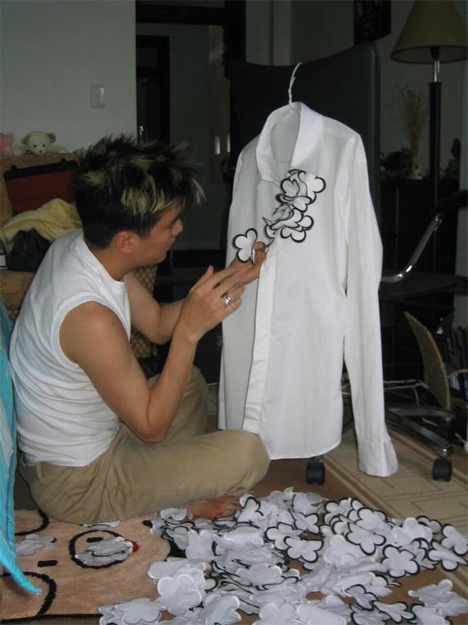 Sao Việt 24h qua: Đàm Vĩnh Hưng tiết lộ hình ảnh tự tay làm áo cho Dương Triệu Vũ - 1