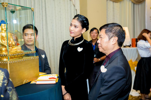 Trương Thị May hồi hộp khi được diện kiến Đức Nhiếp chính vương Nepal - 5