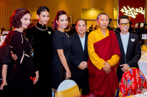 Trương Thị May hồi hộp khi được diện kiến Đức Nhiếp chính vương Nepal - 1