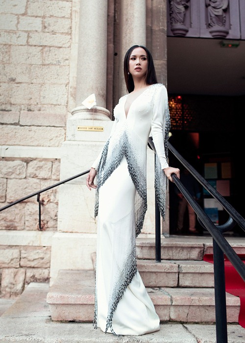 Vũ Ngọc Anh tràn đầy năng lượng trên thảm đỏ LHP Cannes - 1