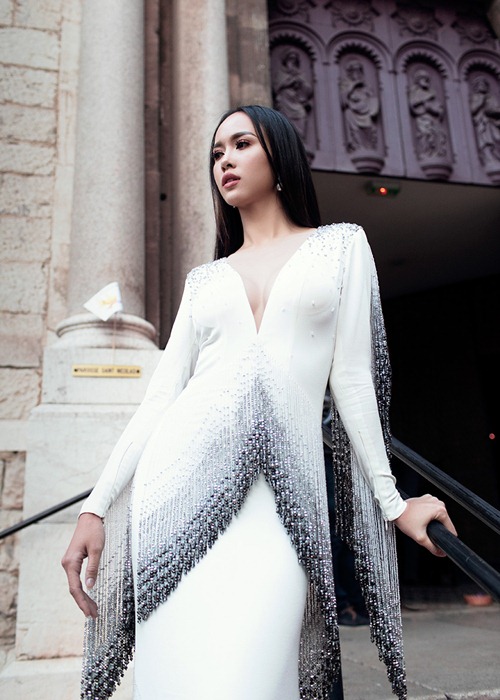 Vũ Ngọc Anh tràn đầy năng lượng trên thảm đỏ LHP Cannes - 2