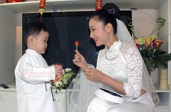 Liều mình sinh con ở tuổi ngoài 40 - 50, 4 mỹ nhân Việt này vẫn đẹp bất chấp - 18