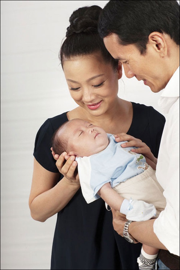 Liều mình sinh con ở tuổi ngoài 40 - 50, 4 mỹ nhân Việt này vẫn đẹp bất chấp - 16
