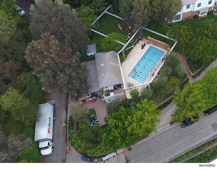 Chẳng rình rang hoành tráng, Miranda Kerr đã bí mật kết hôn lần 2 với tỷ phú - 2