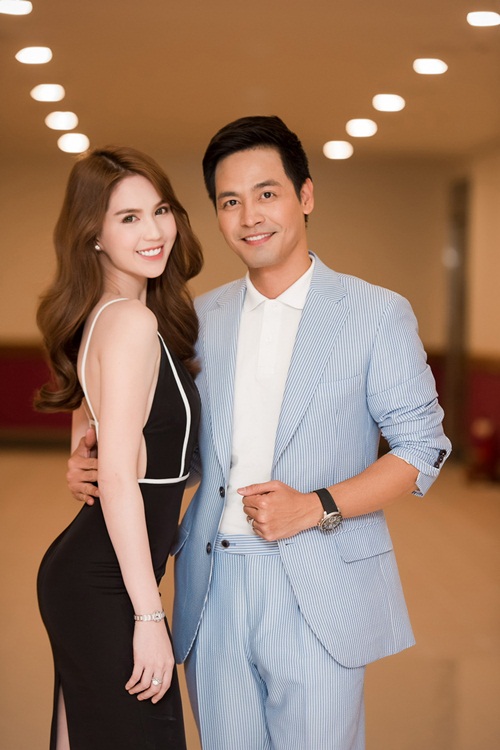 Ngọc Trinh hở bạo, amp;#34;quyến rũamp;#34; MC Phan Anh tại sự kiện - 1