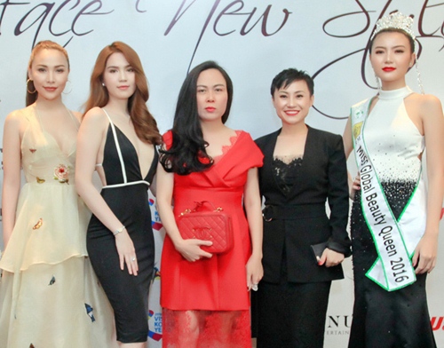 Ngọc Trinh hở bạo, amp;#34;quyến rũamp;#34; MC Phan Anh tại sự kiện - 13