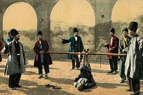 Khóc suốt 30 ngày hay kết hôn với chó,...đây là những tục lệ kết hôn lạ lùng nhất thế giới - 5