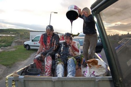 Khóc suốt 30 ngày hay kết hôn với chó,...đây là những tục lệ kết hôn lạ lùng nhất thế giới - 8