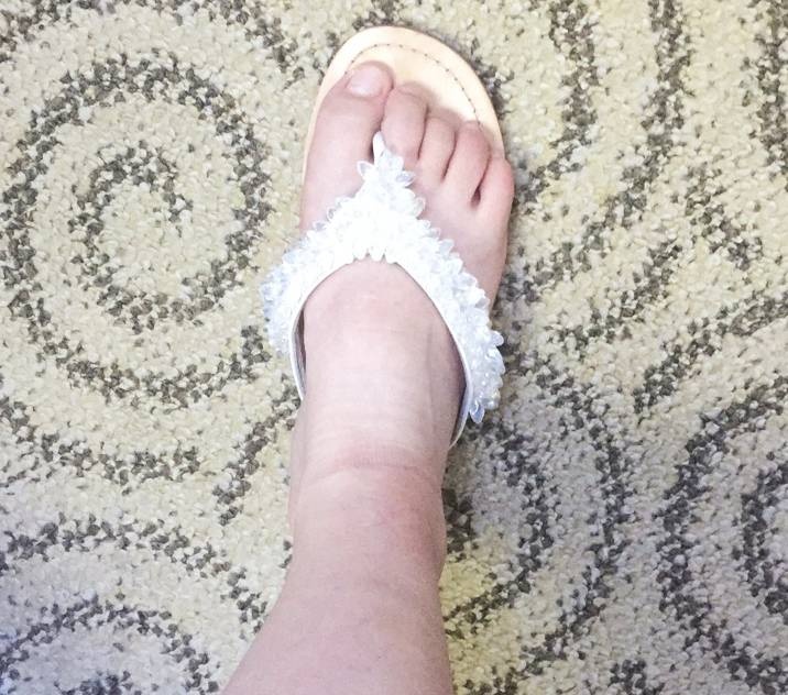 Muốn đi xăng đan đẹp, phải ngắm nghía bàn chân thật kỹ trước khi mua! - 10