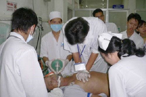 Tin nóng: 5 người tử vong, 18 người sốc phản vệ sau khi chạy thận nhân tạo - 1