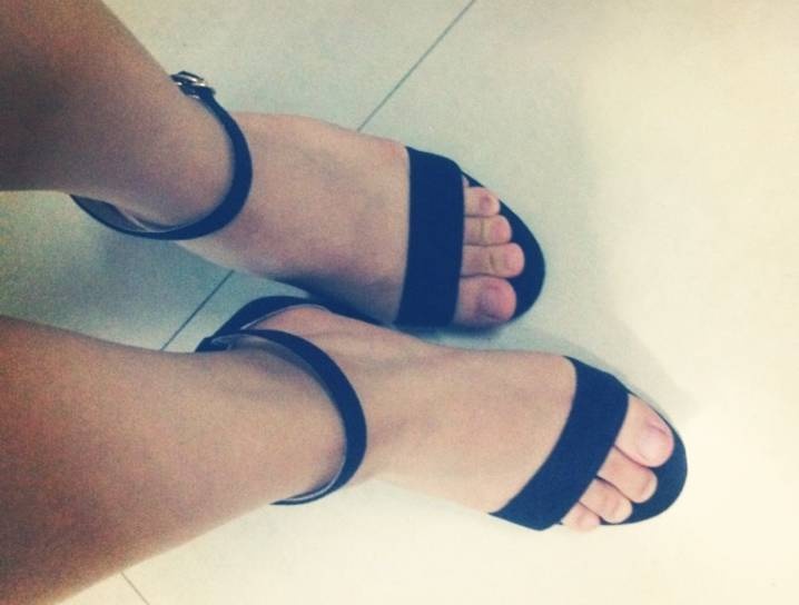 Muốn đi xăng đan đẹp, phải ngắm nghía bàn chân thật kỹ trước khi mua! - 12