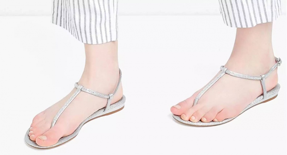 Muốn đi xăng đan đẹp, phải ngắm nghía bàn chân thật kỹ trước khi mua! - 2