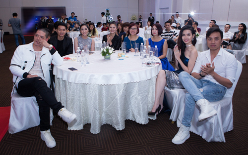 Sát cánh bên Bình Minh, Phan Thị Mơ khoe vẻ gợi cảm khó cưỡng - 7