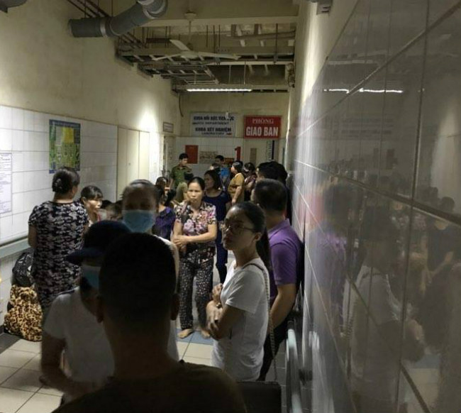 Tử vong hàng loạt tại BV Hòa Bình: “Sáng mẹ tôi đến viện còn bình thường, vậy mà…!” - 1
