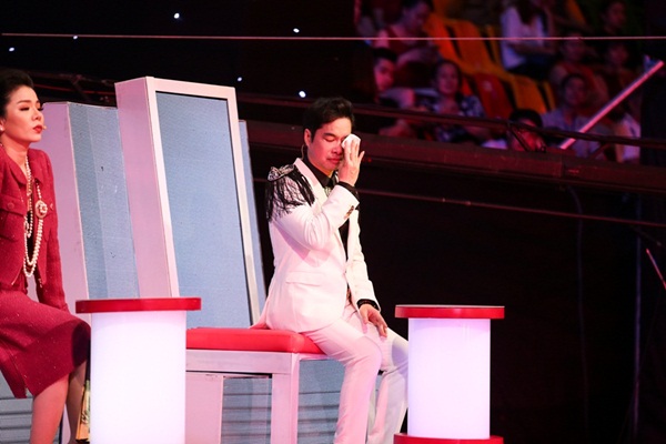 TV Show: HLV Thần tượng Bolero đầm đìa nước mắt; Giọng ca nhí Quang Linh amp;#34;gây sốtamp;#39; - 5