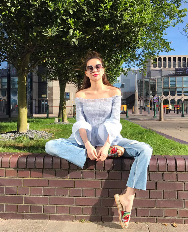 Hè đến, dép lê sang chảnh vẫn amp;#34;được lòngamp;#34; các sao Việt - 4