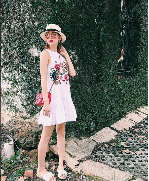 Hè đến, dép lê sang chảnh vẫn amp;#34;được lòngamp;#34; các sao Việt - 3