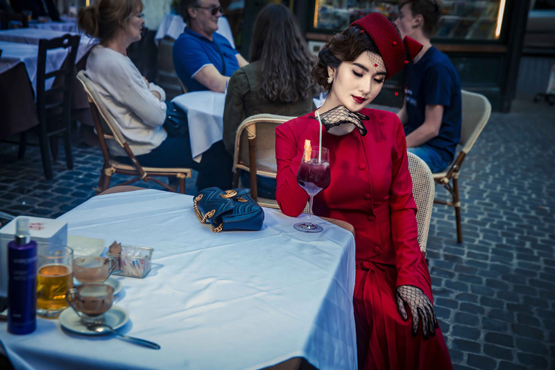 Cô gái đẹp nhất The Face dắt cún đi dạo ở Rome - 3