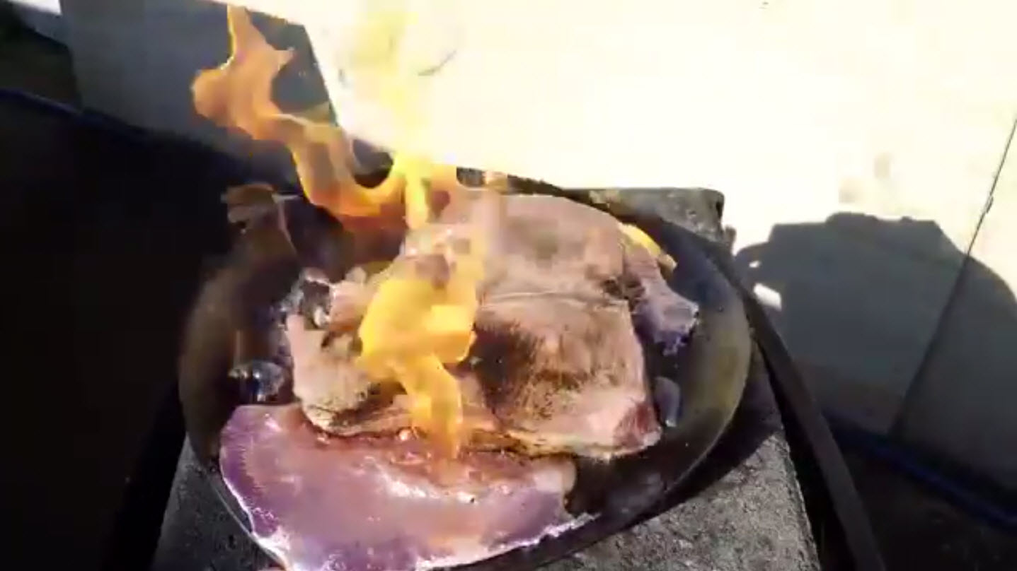 Thử đổ đồng vào thịt bò, chàng trai khiến mọi người choáng vì sản phẩm ra lò - 4