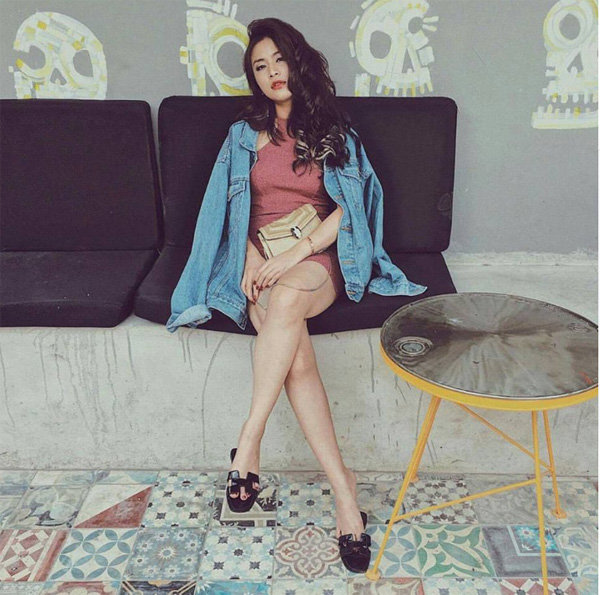 Hè đến, dép lê sang chảnh vẫn amp;#34;được lòngamp;#34; các sao Việt - 5