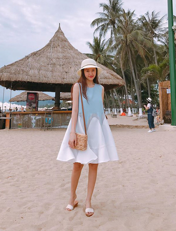 Hè đến, dép lê sang chảnh vẫn amp;#34;được lòngamp;#34; các sao Việt - 12