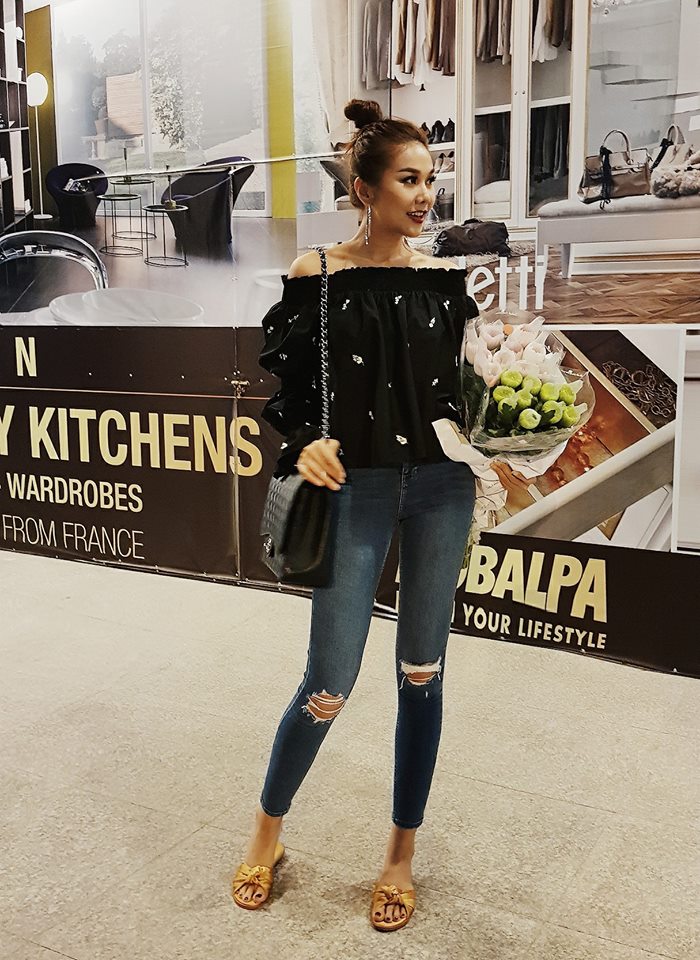 Hè đến, dép lê sang chảnh vẫn amp;#34;được lòngamp;#34; các sao Việt - 8