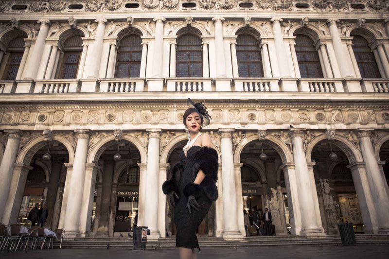 Cô gái đẹp nhất The Face dắt cún đi dạo ở Rome - 6