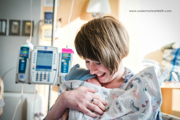 Ca sinh thường đầy cảm xúc “ngọt lịm” của 2 bà mẹ đồng tính - 5