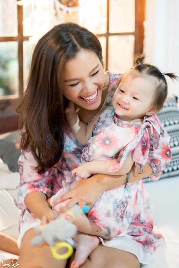 Phương Vy Idol khoe ảnh chụp đôi với con gái, ít ai hiểu được ẩn ý sâu xa - 1