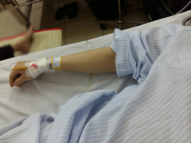 C&ocirc; g&aacute;i trẻ kiệt quệ v&igrave; bệnh lạ, đi tiểu 50-70 lần mỗi ng&agrave;y