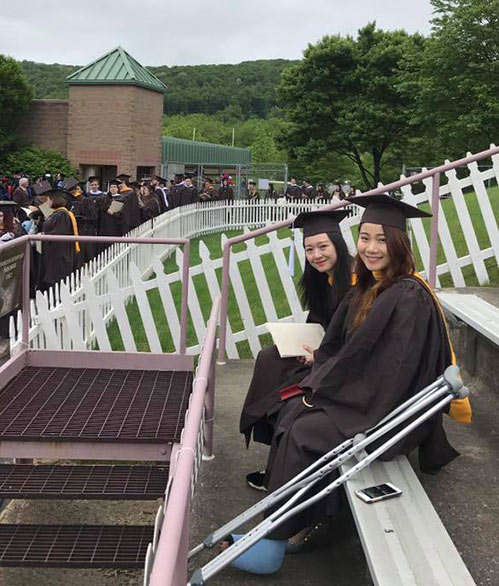 Giáng My ngồi dưới mưa rét 4 tiếng đồng hồ để xem con gái nhận bằng tốt nghiệp - 5