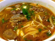 Mua sắm - Giá cả - Hãi hùng 'công nghệ' tẩm hóa chất món bún bò, mỳ sợi, xúc xích