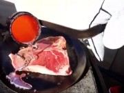Bếp Eva - Thử đổ đồng vào thịt bò, chàng trai khiến mọi người choáng vì sản phẩm ra lò