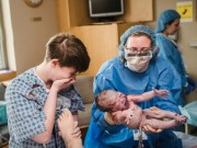 Bà bầu - Ca sinh thường đầy cảm xúc “ngọt lịm” của 2 bà mẹ đồng tính