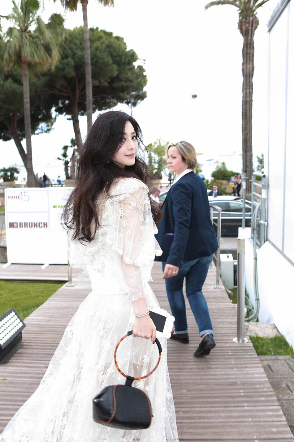 Phạm Băng Băng nhận cơn mưa lời khen mà cũng lắm phen bị chê xấu tại Cannes - 7