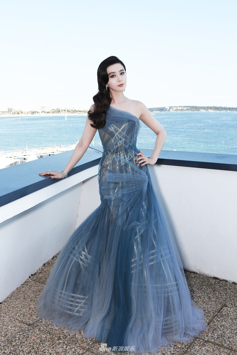 Phạm Băng Băng nhận cơn mưa lời khen mà cũng lắm phen bị chê xấu tại Cannes - 14
