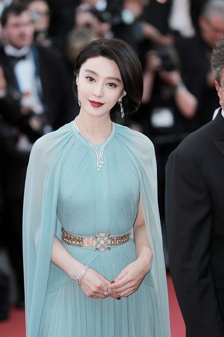 Phạm Băng Băng nhận cơn mưa lời khen mà cũng lắm phen bị chê xấu tại Cannes - 5