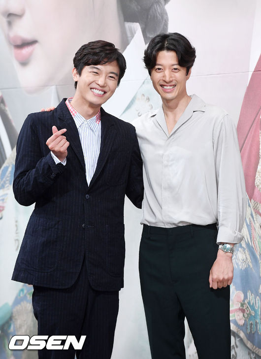 amp;#34;Siêu phẩm thẩm mỹamp;#34; Park Min Young đẹp không tỳ vết bên tài tử Lee Dong Gun - 6